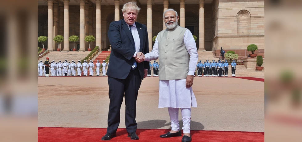 Prime Minister Shri Narendra Modi welcomes H. E. Mr. Boris Johnson, Prime Minister of United Kingdom at Rashtrapati Bhavan